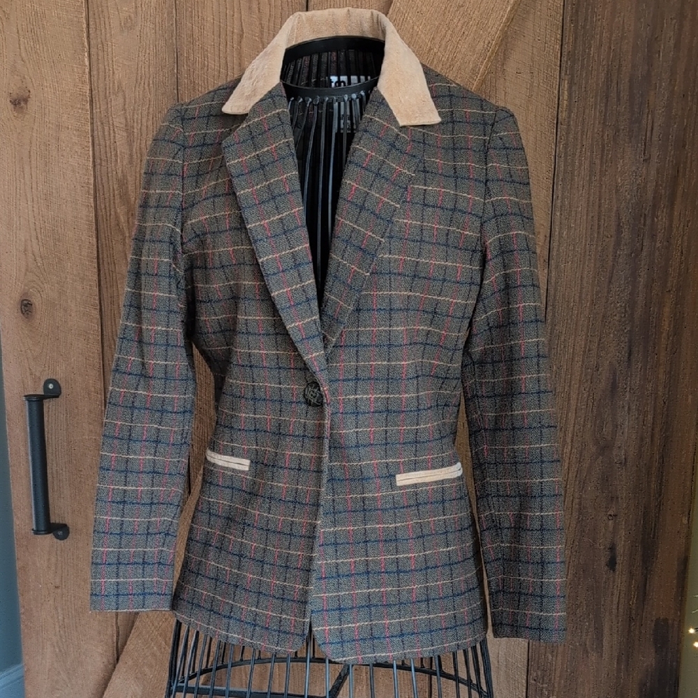 Elegant Plaid Blazer with Tan Accents